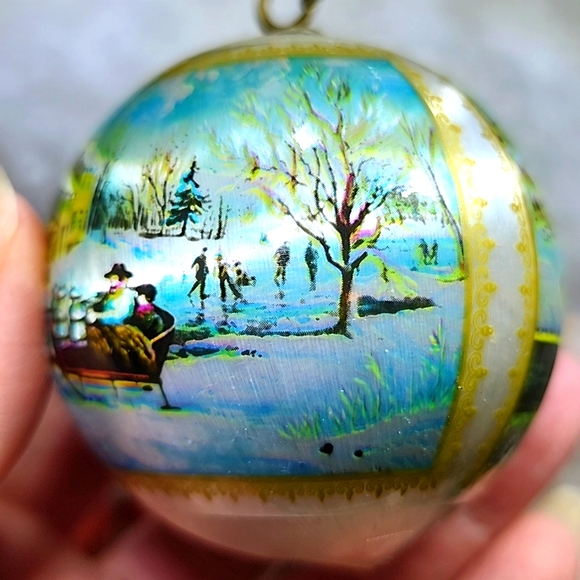 Vintage 1976 Currier And Ives Ornament